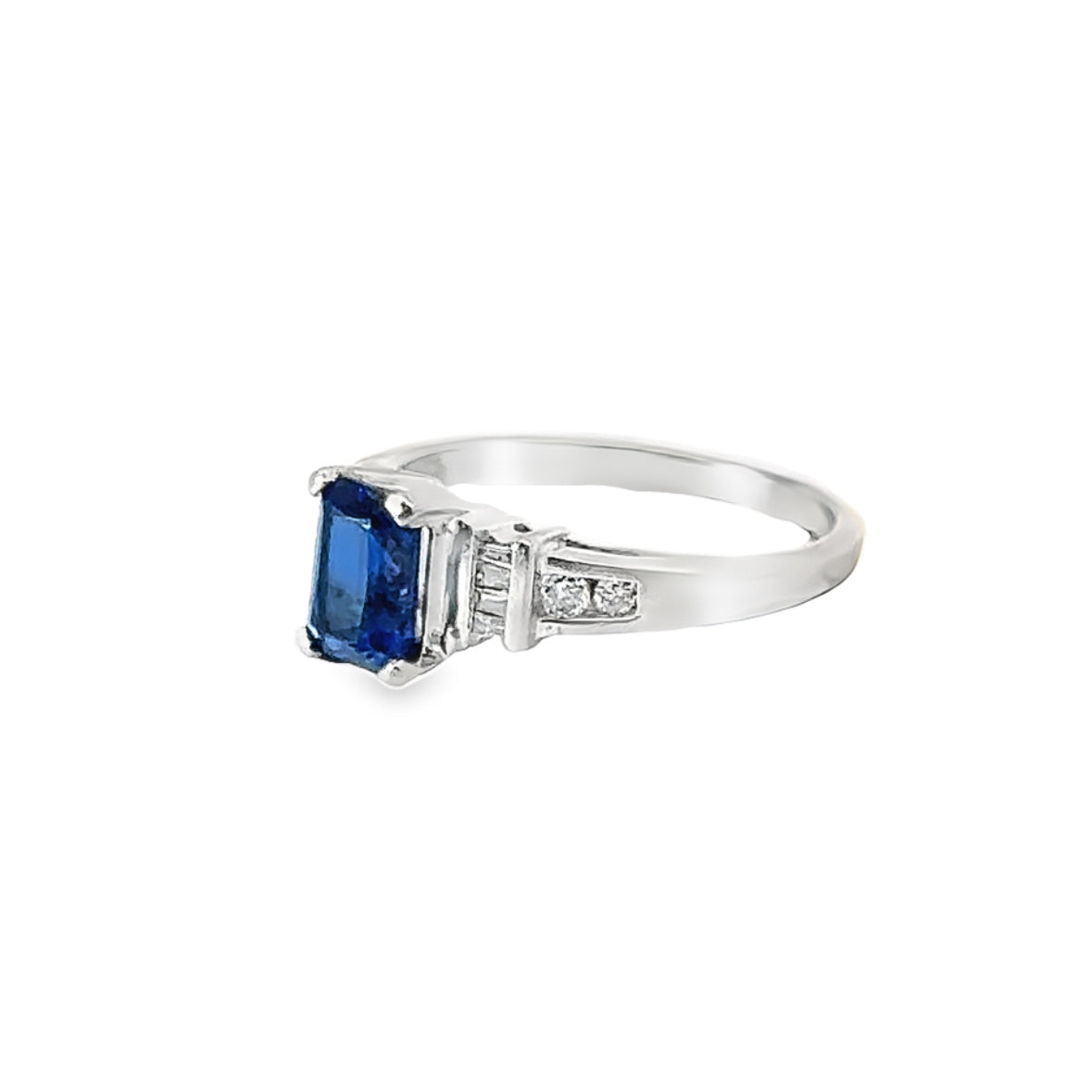 Elegant White Gold Sapphire Ring