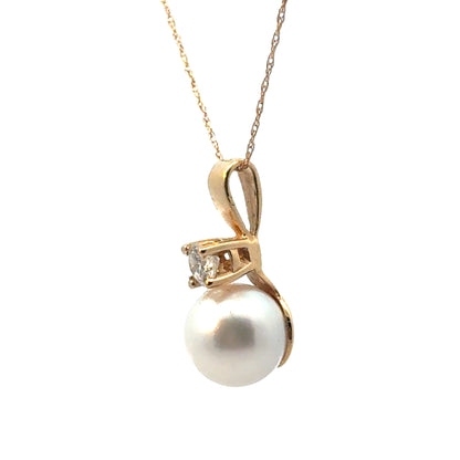 Classic 14K Gold Pearl Pendant with Brilliant Diamond