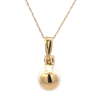 Classic 14K Gold Pearl Pendant with Brilliant Diamond