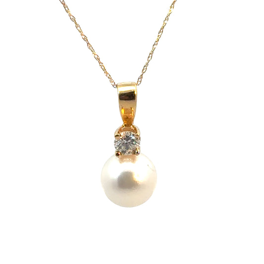 Classic 14K Gold Pearl Pendant with Brilliant Diamond