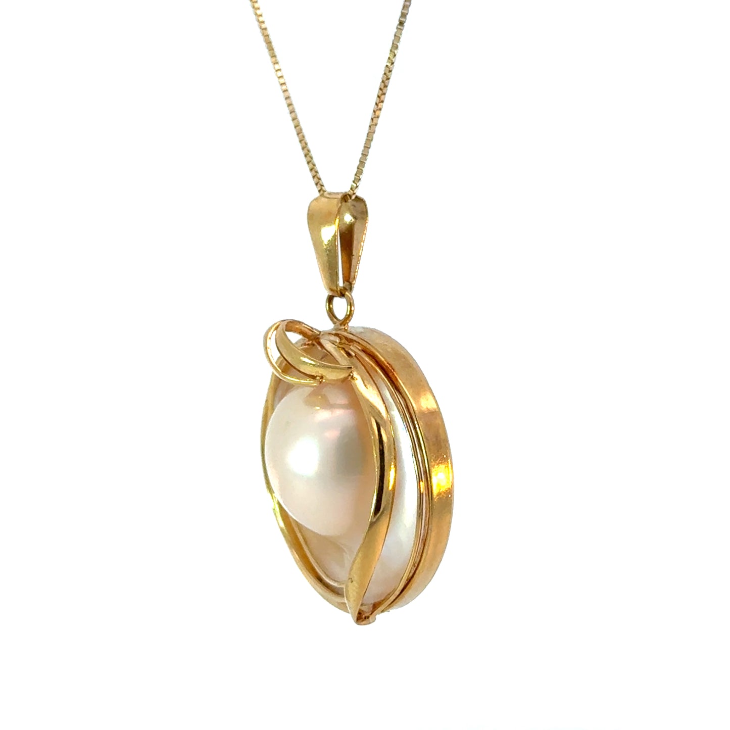 14K Yellow Gold Mother of Pearl Pendant